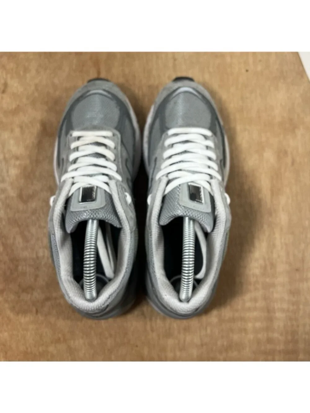 New Balance 990v5 Made In USA Women's Size 7 Running Shoes Gray